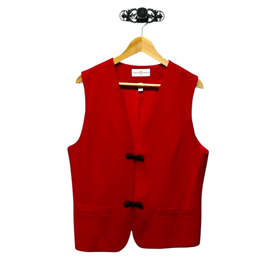 First Issue red toggle closure vest size large faux pockets wool US large